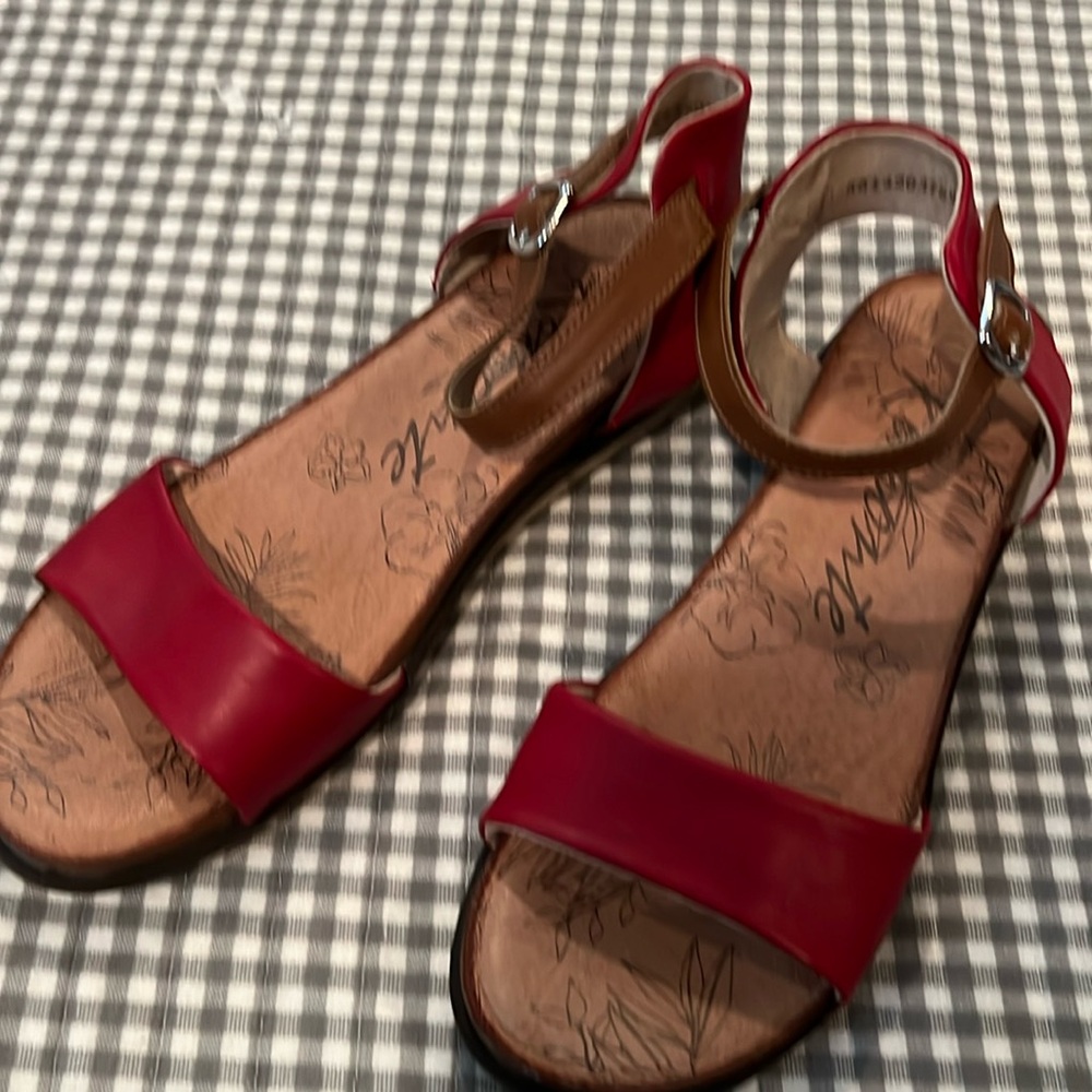 Remonte brand sandals, sz 10(42) red leather, Velcro straps, new with 1” heel